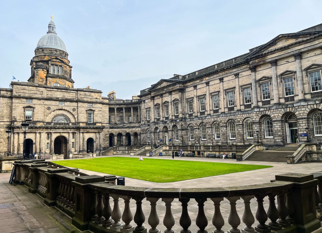 University of Edinburgh - MoveStore provides student storage and removals service