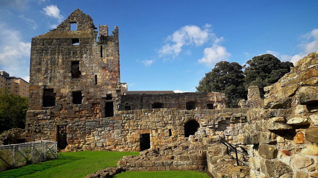 Ravenscraig Castle Kirkcaldy - MoveStore provides a Kirkcaldy Removals service